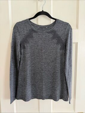 🩶Loft charcoal gray lightweight sweater with black lace detail. Size S.